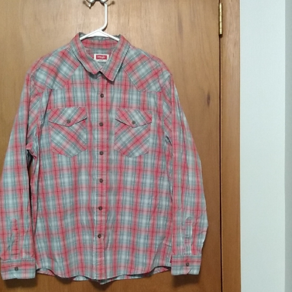 Wrangler Red and Gray Casual Button Down Shirt